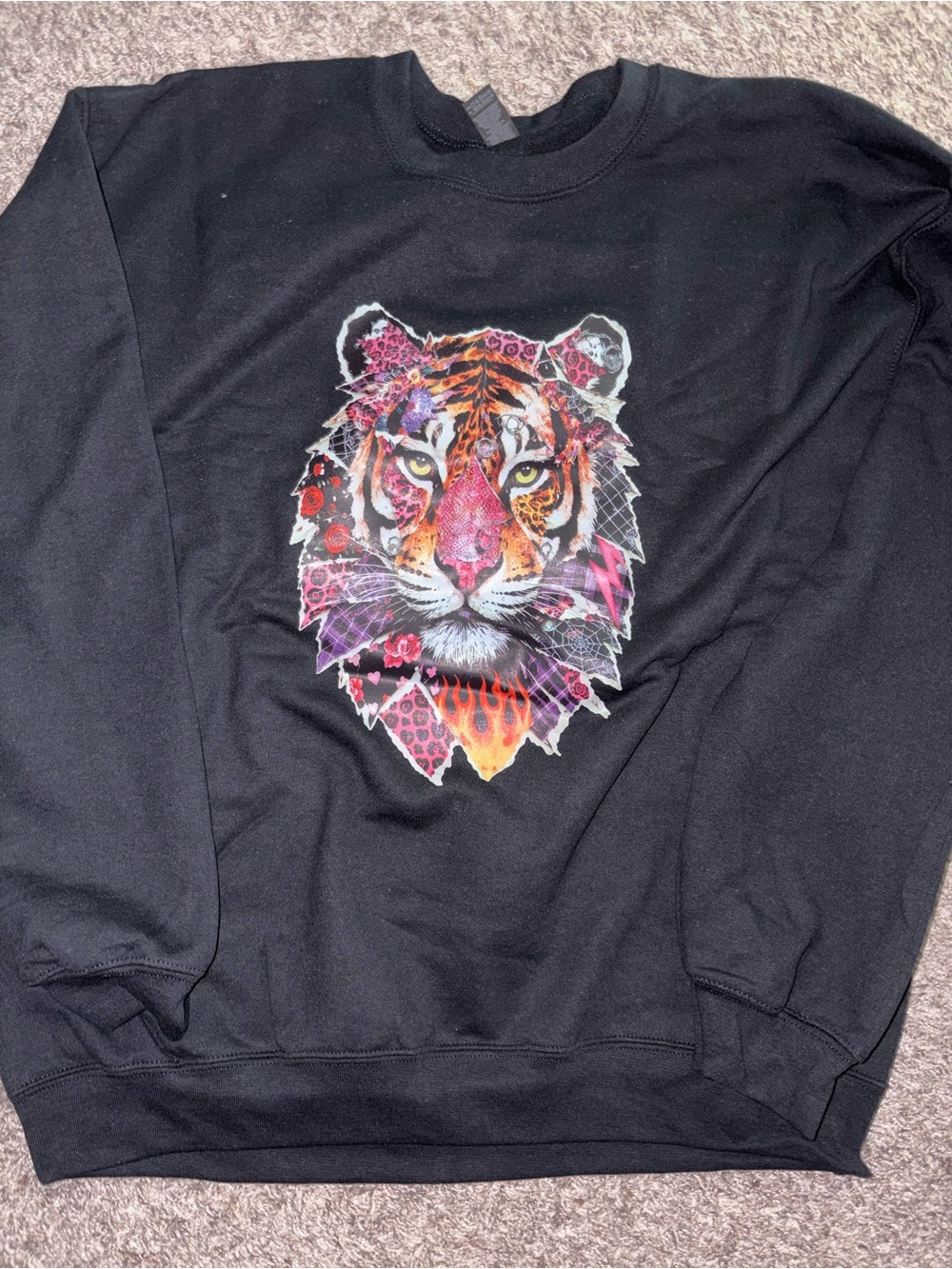 Gildan Black Crewneck Sweatshirt with Multicolor Tiger Graphic